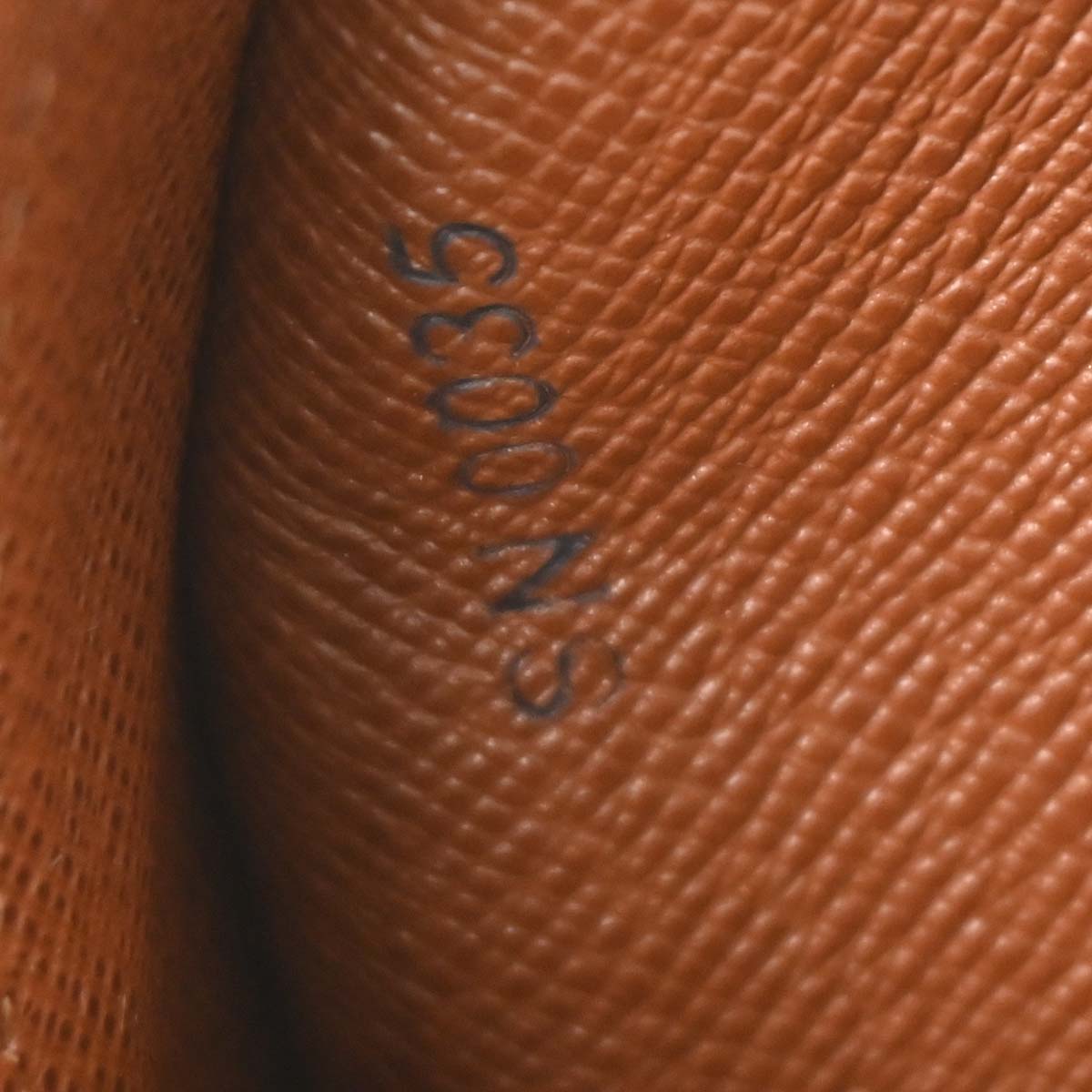 Louis Vuitton 2005 Monogram Blois Crossbody Bag M51221