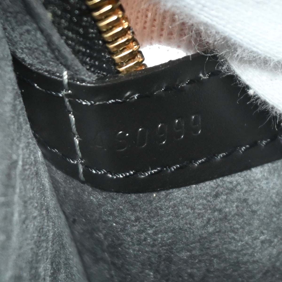 Louis Vuitton 1999 Black Epi Lussac Shoulder Bag M52282