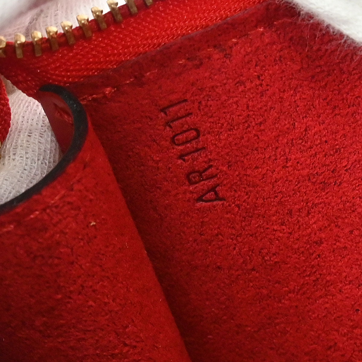 Louis Vuitton Red Epi Pochette Accessoires 24 Handbag M52957