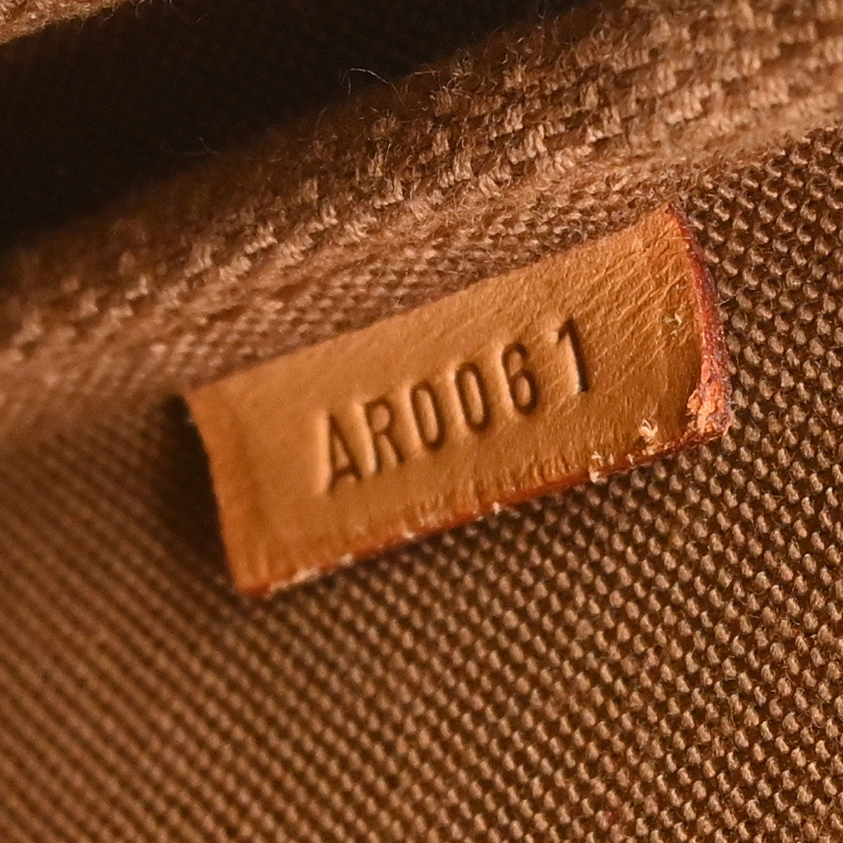 Louis Vuitton White Graffiti Pochette Accessoires Handbag M92192