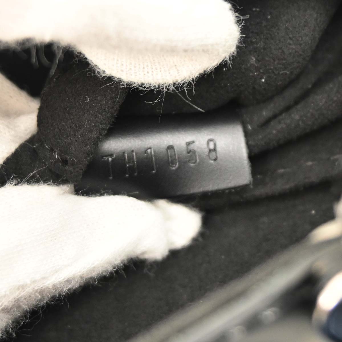 Louis Vuitton Black Epi Pochette Montaigne Handbag M59292