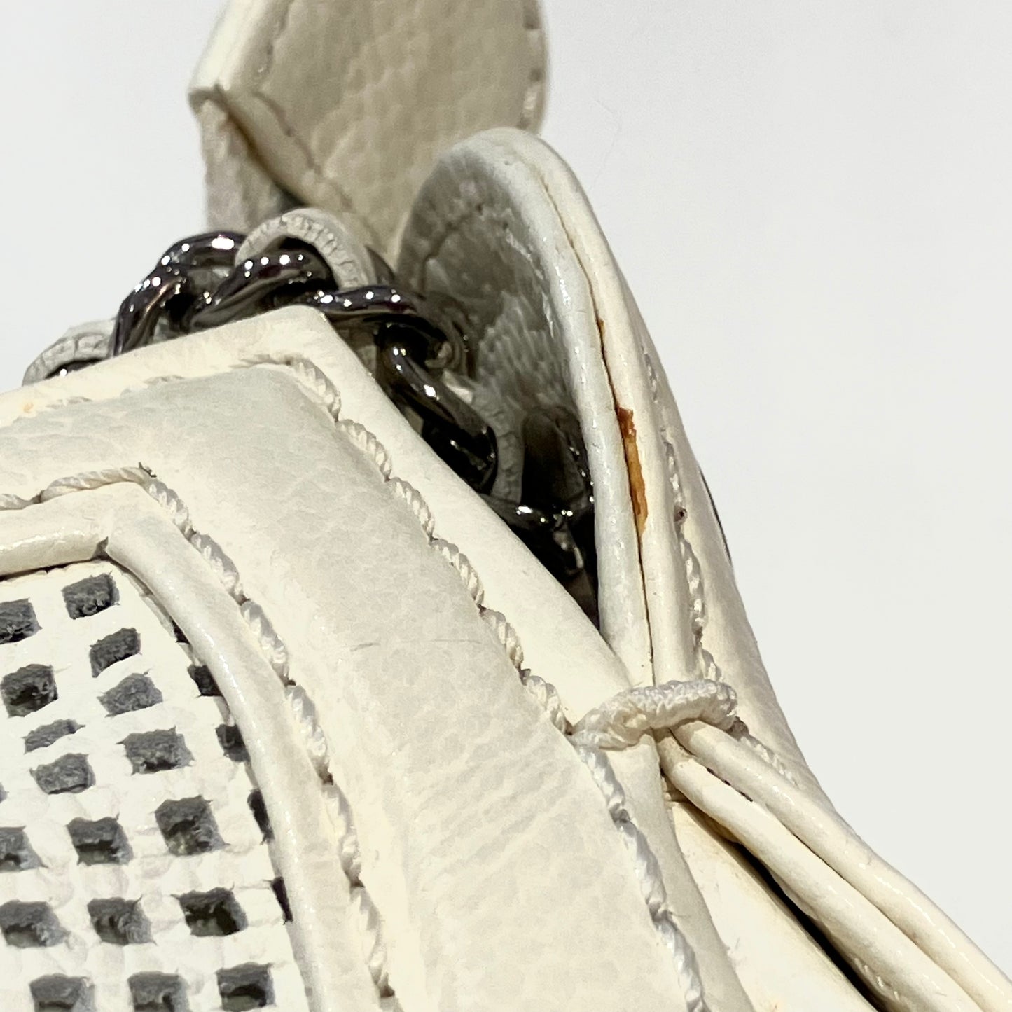 Chanel 2005-2006 White Perforated Caviar Skin Pulley Shoulder Bag