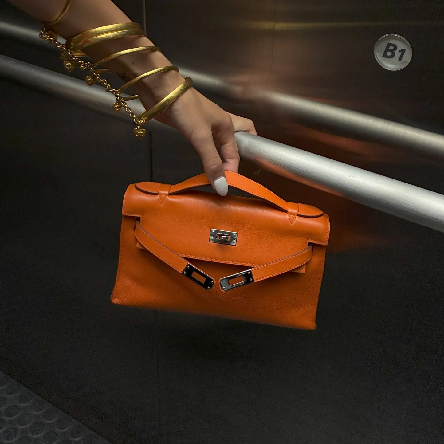 Hermes 2007 Orange Swift Kelly Pochette