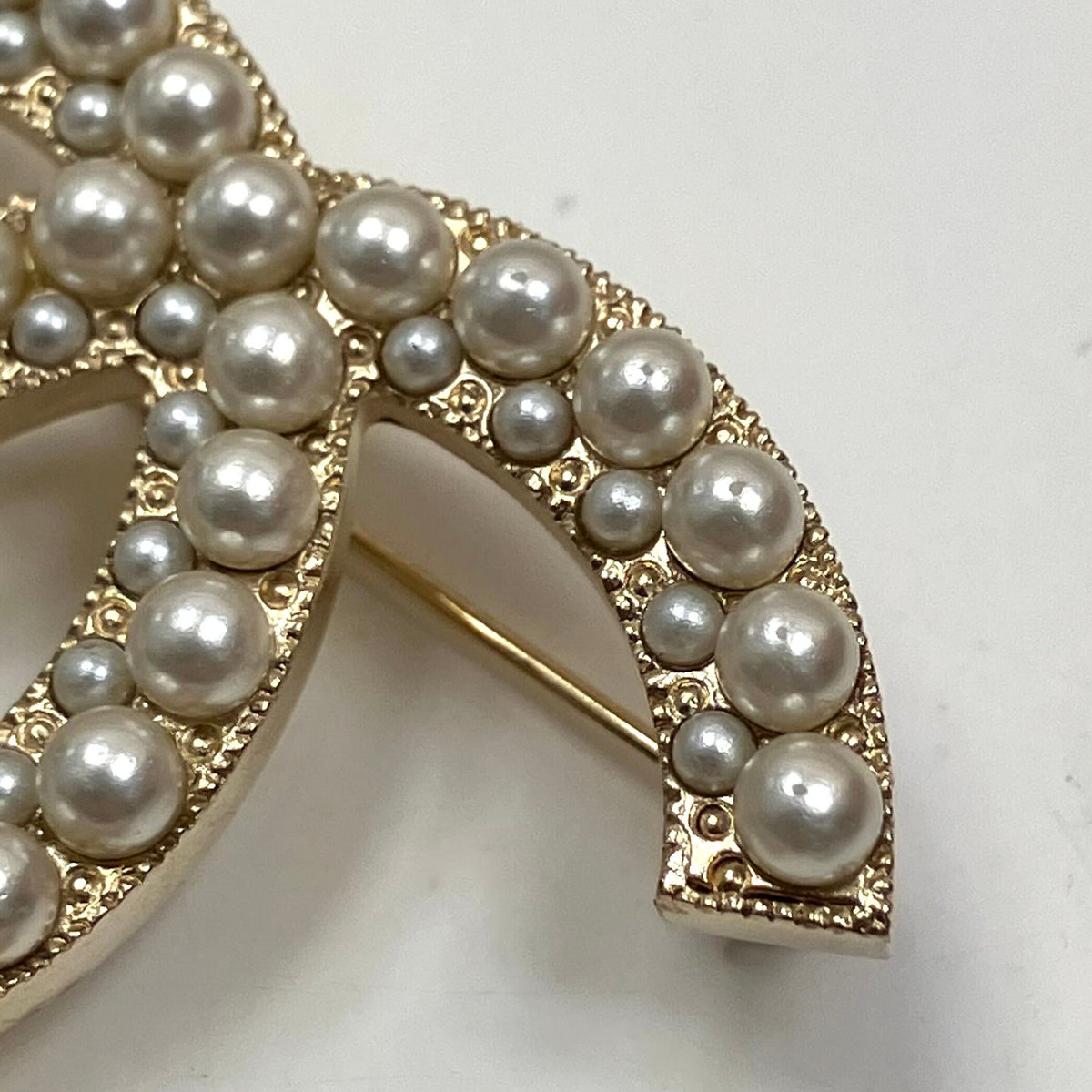 Chanel CC Costume Pearl Brooch Pin Gold A19V