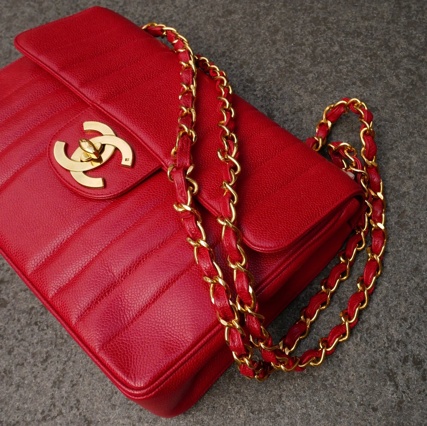 香奈儿(Chanel)1991-1994红色鱼子酱皮肤垂直经典皮瓣