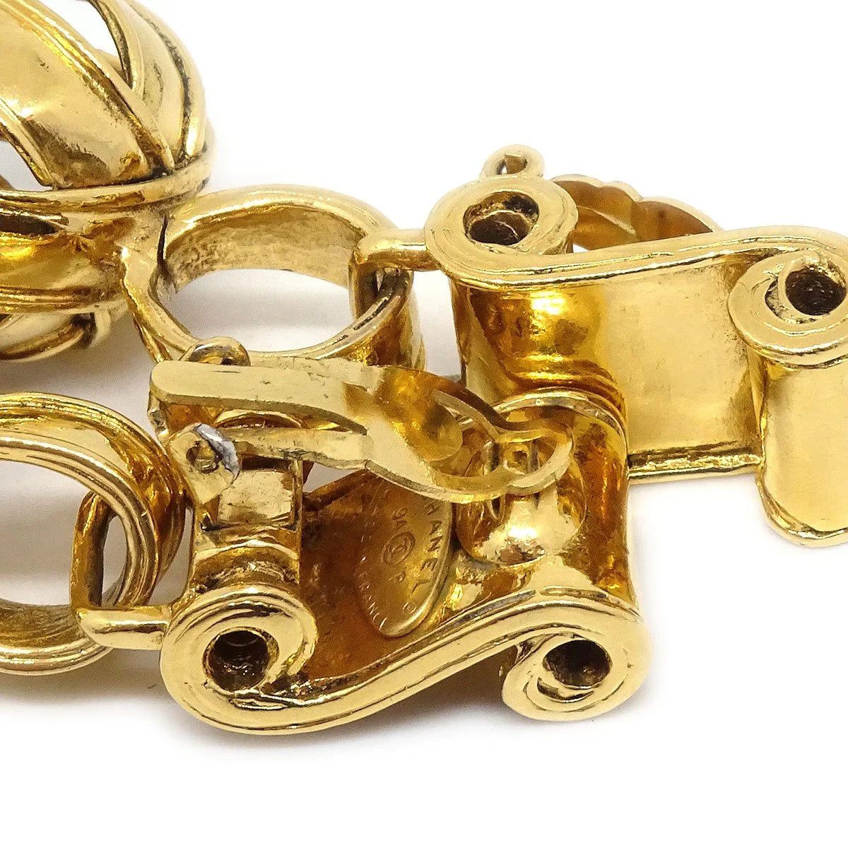 Chanel 1994 Dangling Clip-On Earrings Gold