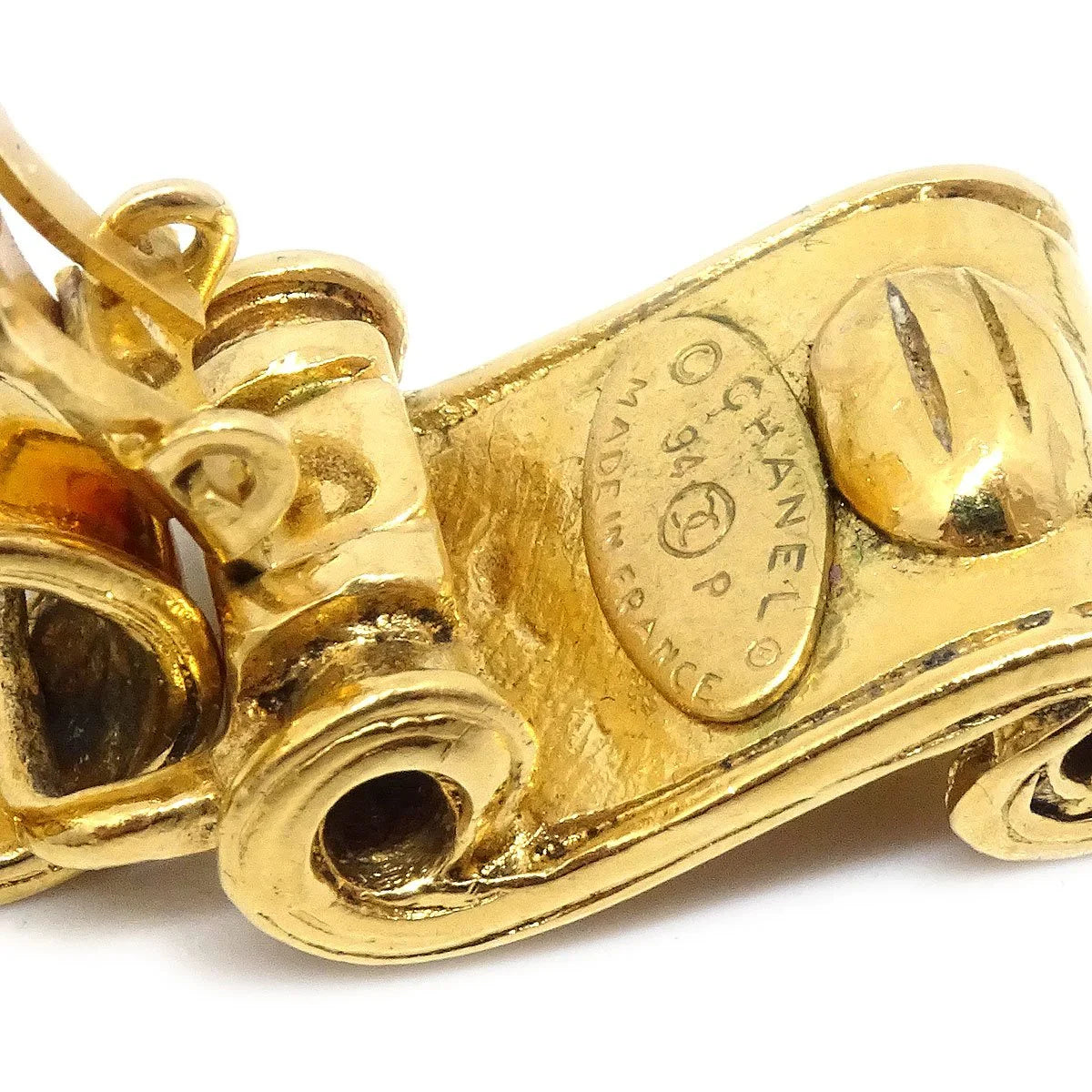Chanel 1994 Dangling Clip-On Earrings Gold