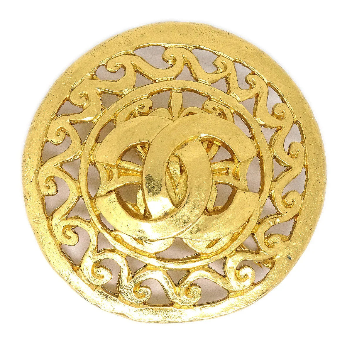CHANEL 1995 Fretwork Paisley Round Brooch Gold