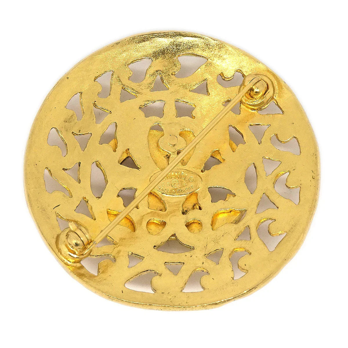 CHANEL 1995 Fretwork Paisley Round Brooch Gold