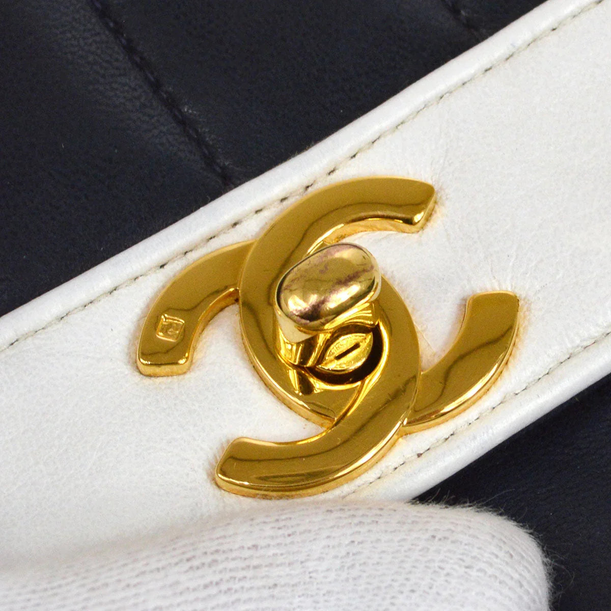 Chanel 1991-1994 Navy White Lambskin Vertical Border Flap Small