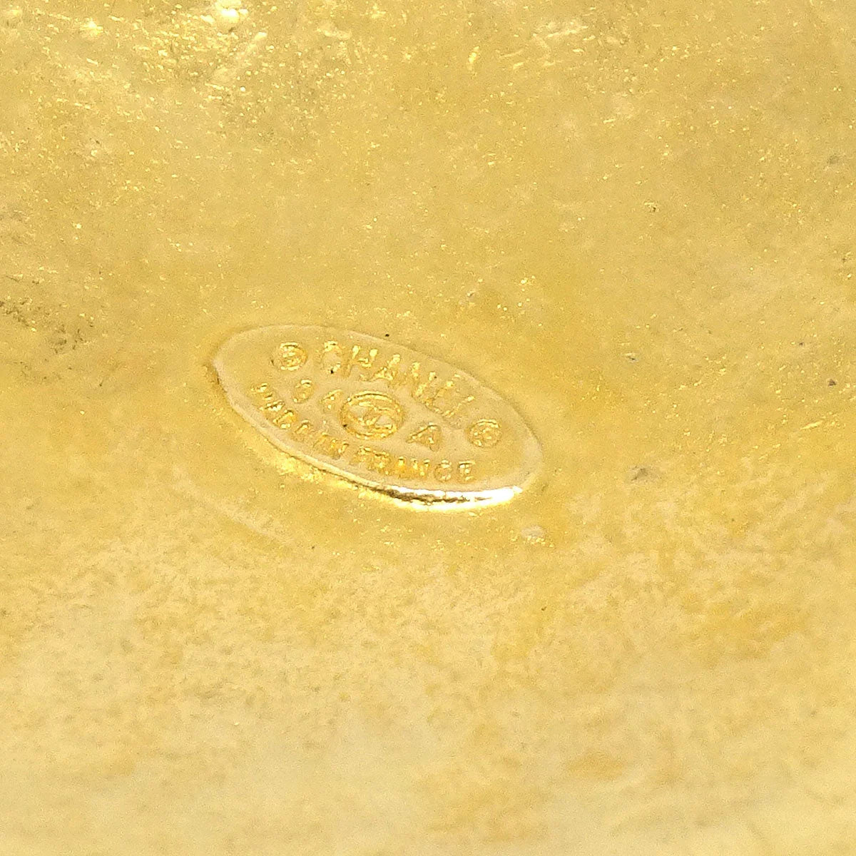 CHANEL 1994 CC Filigree Round Brooch