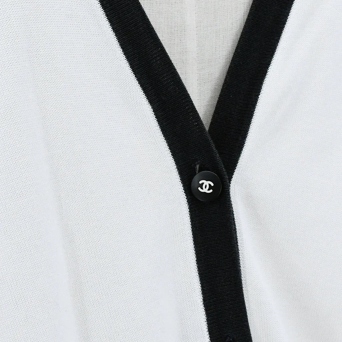 Chanel 1996 Spring CC-buttons V-neck cotton cardigan #46