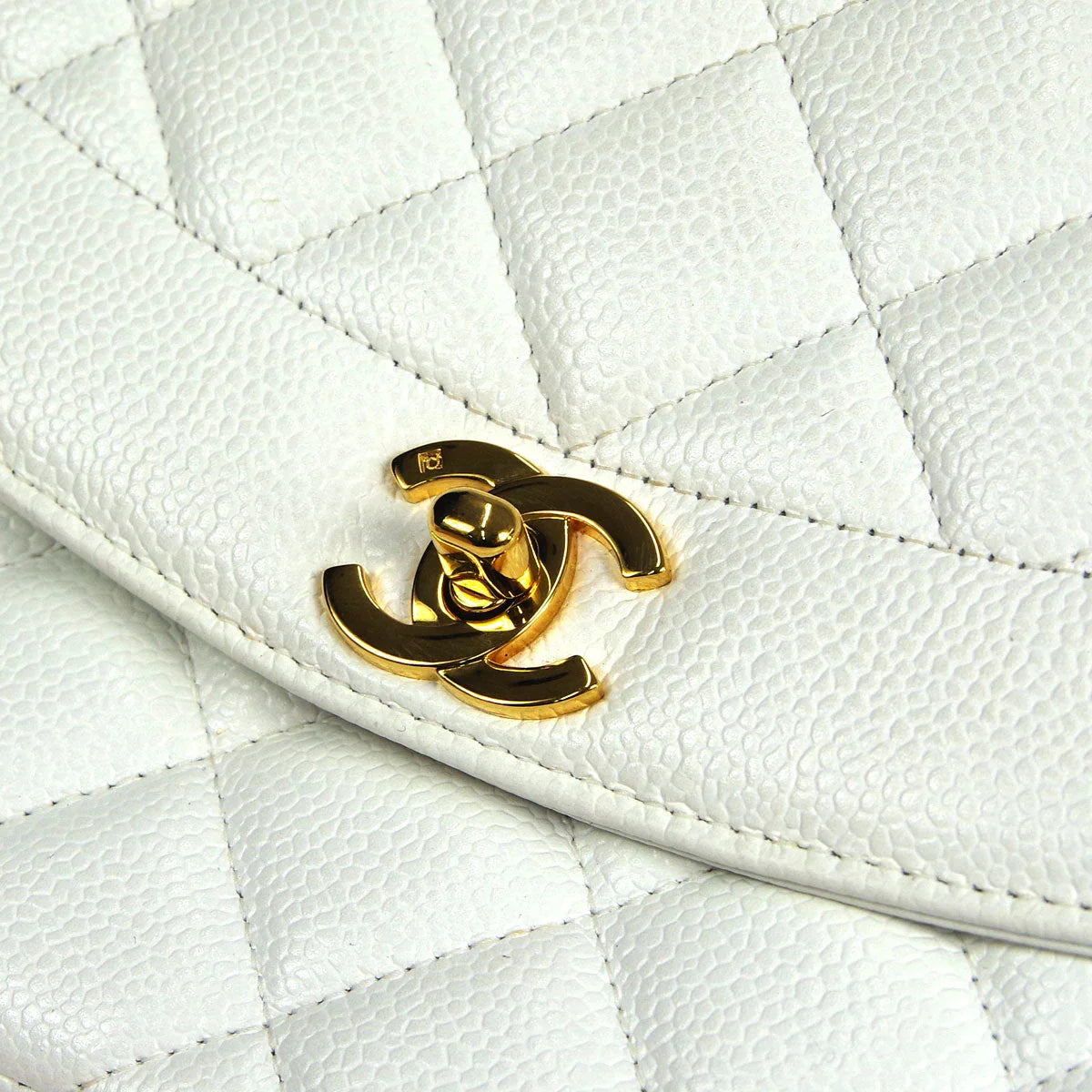Chanel * 1997-1999 Medium Diana Chain Shoulder Bag White Caviar