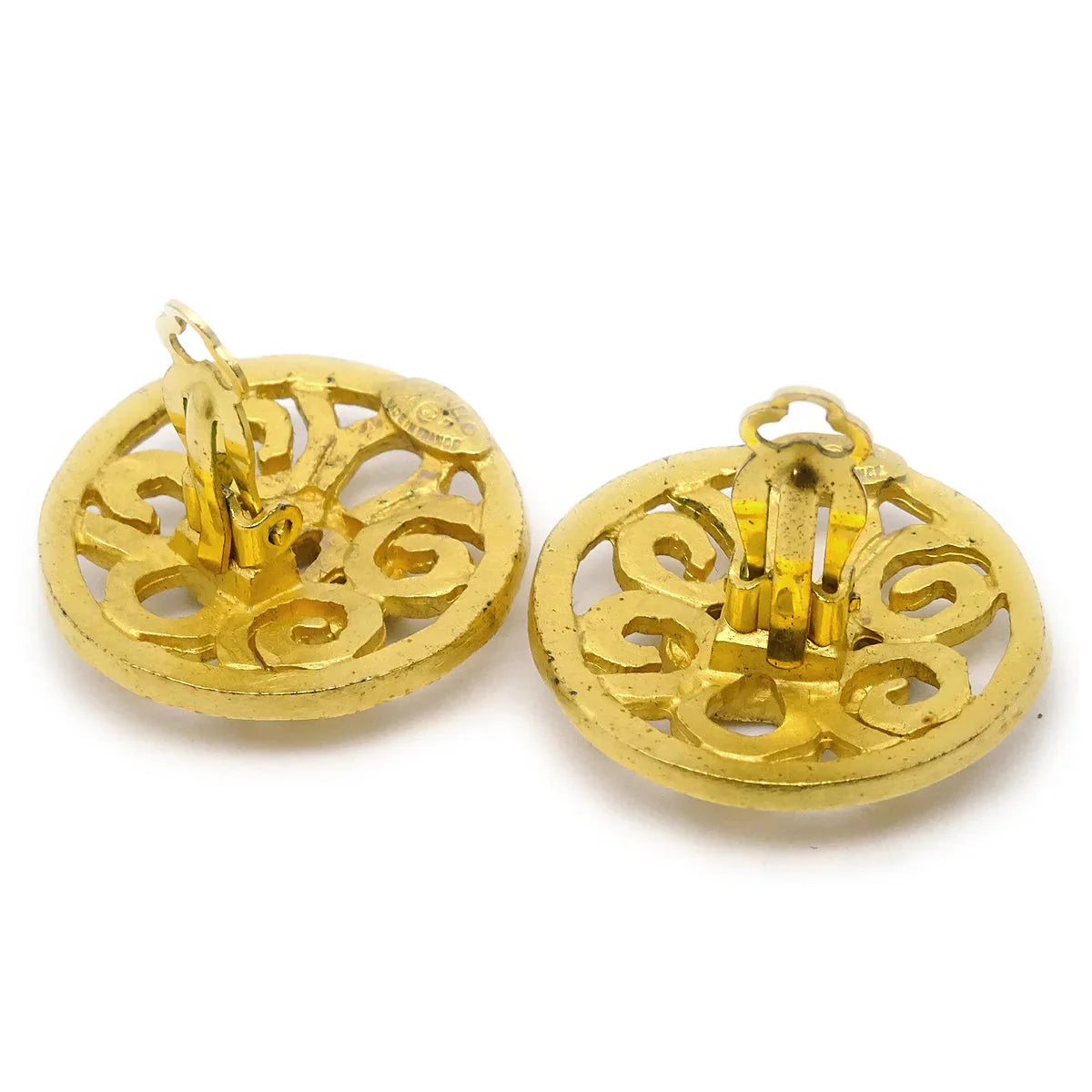 Chanel 1995 Fretwork Paisley Round Earrings Clip-On Gold