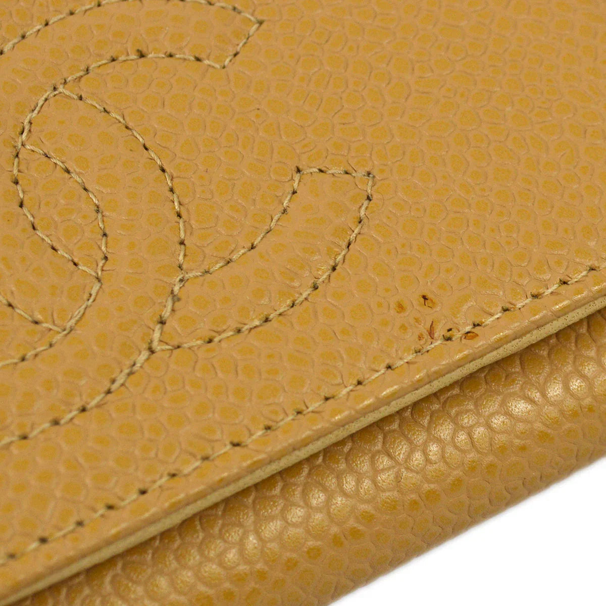 Chanel 2003-2004 Beige Caviar Key Case Small Good