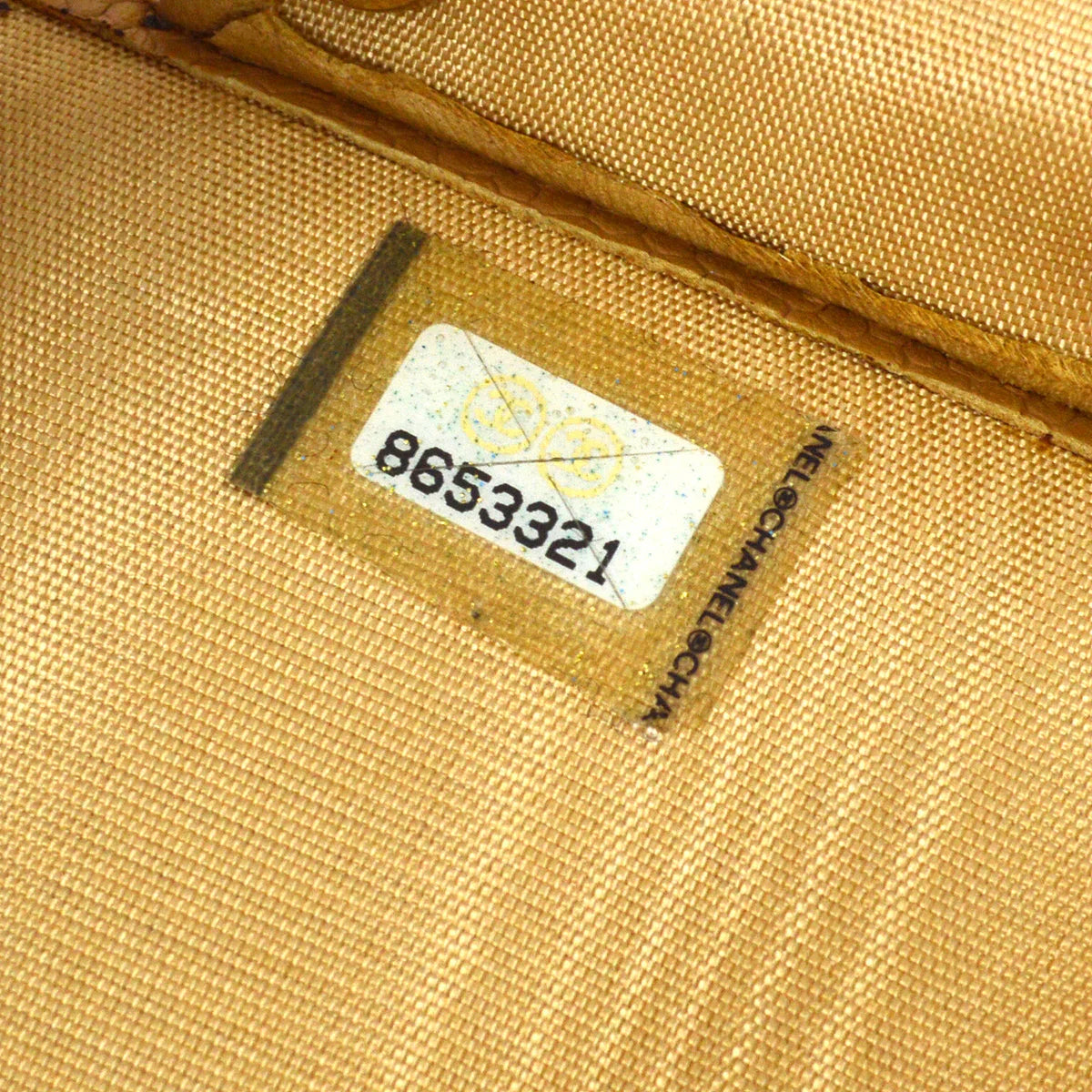 Chanel 2003-2004 Beige Caviar Key Case Small Good