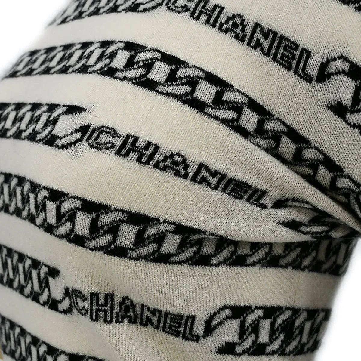 Chanel 2001 Fall Chain Motif Cashmere Jumper #34