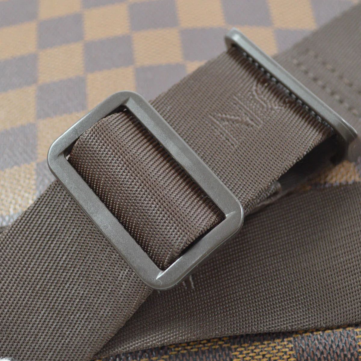 Louis Vuitton 2006 Damier Pochette Melville Shoulder Bag N51127