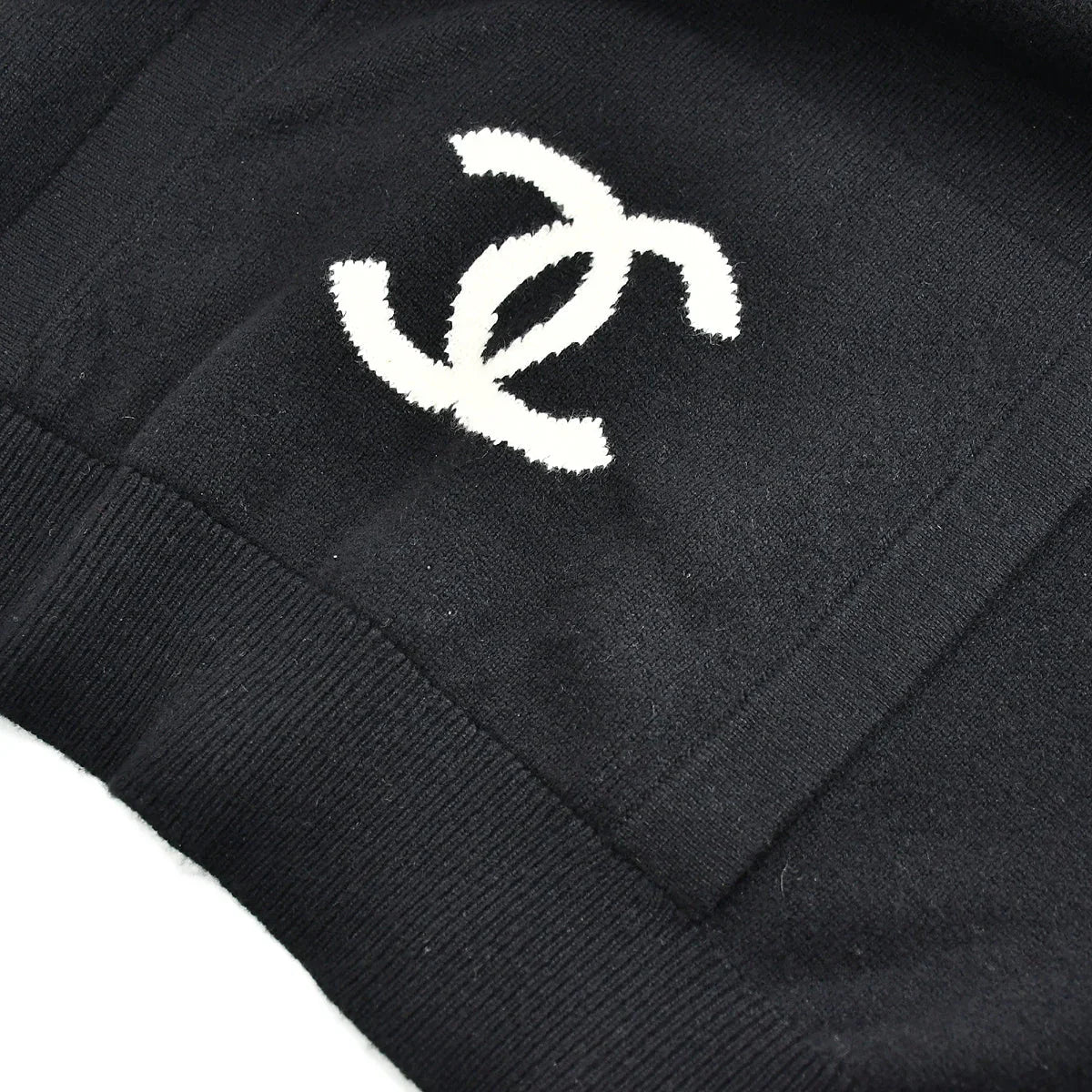 Chanel Fall 1994 CC Logo Cashmere Sweater #38