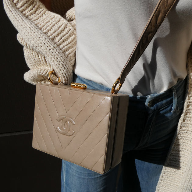 Chanel box bag with chain Clearance