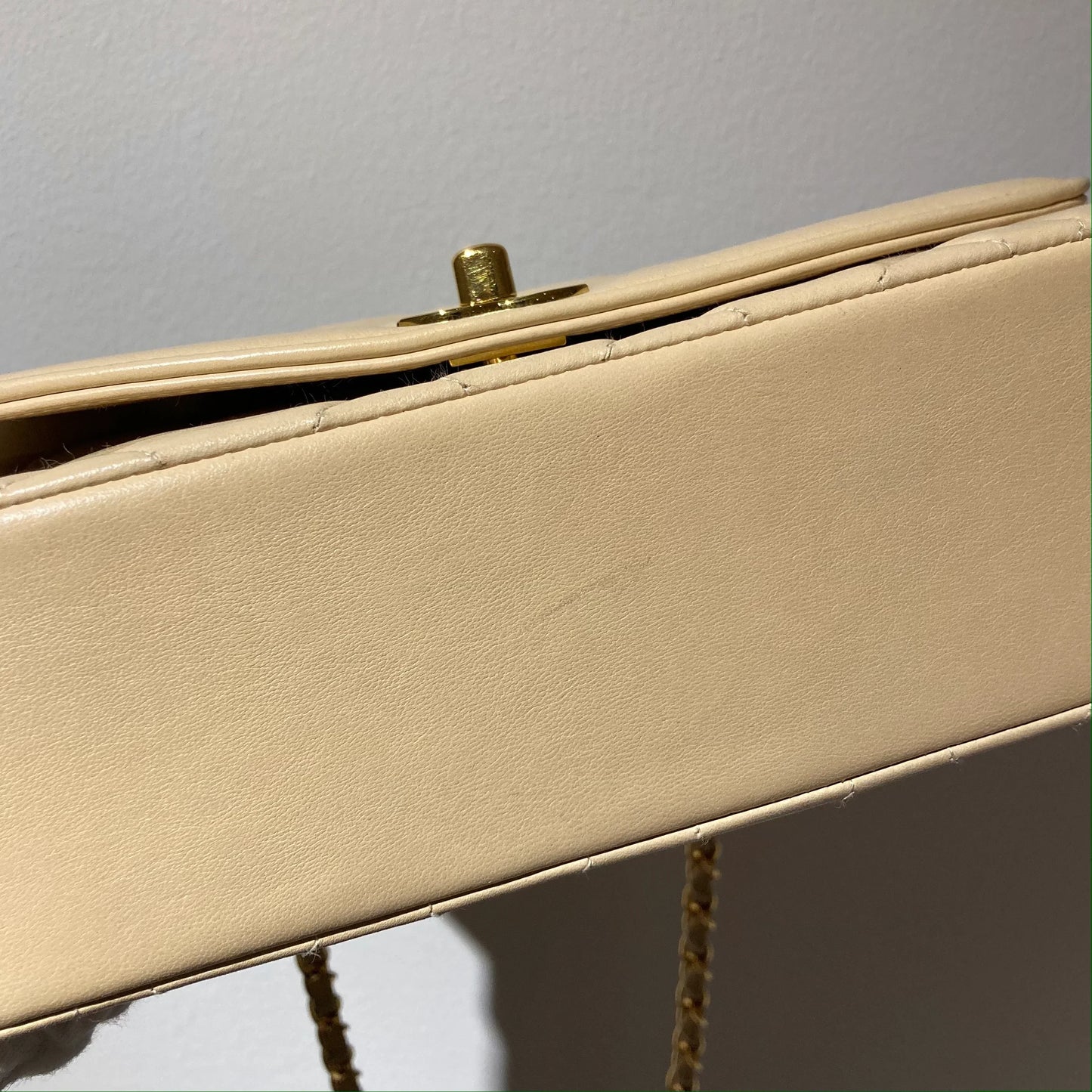 Chanel *1994-1996 Beige Lambskin Diana Small