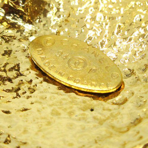 CHANEL 1994 CC Round Brooch Gold