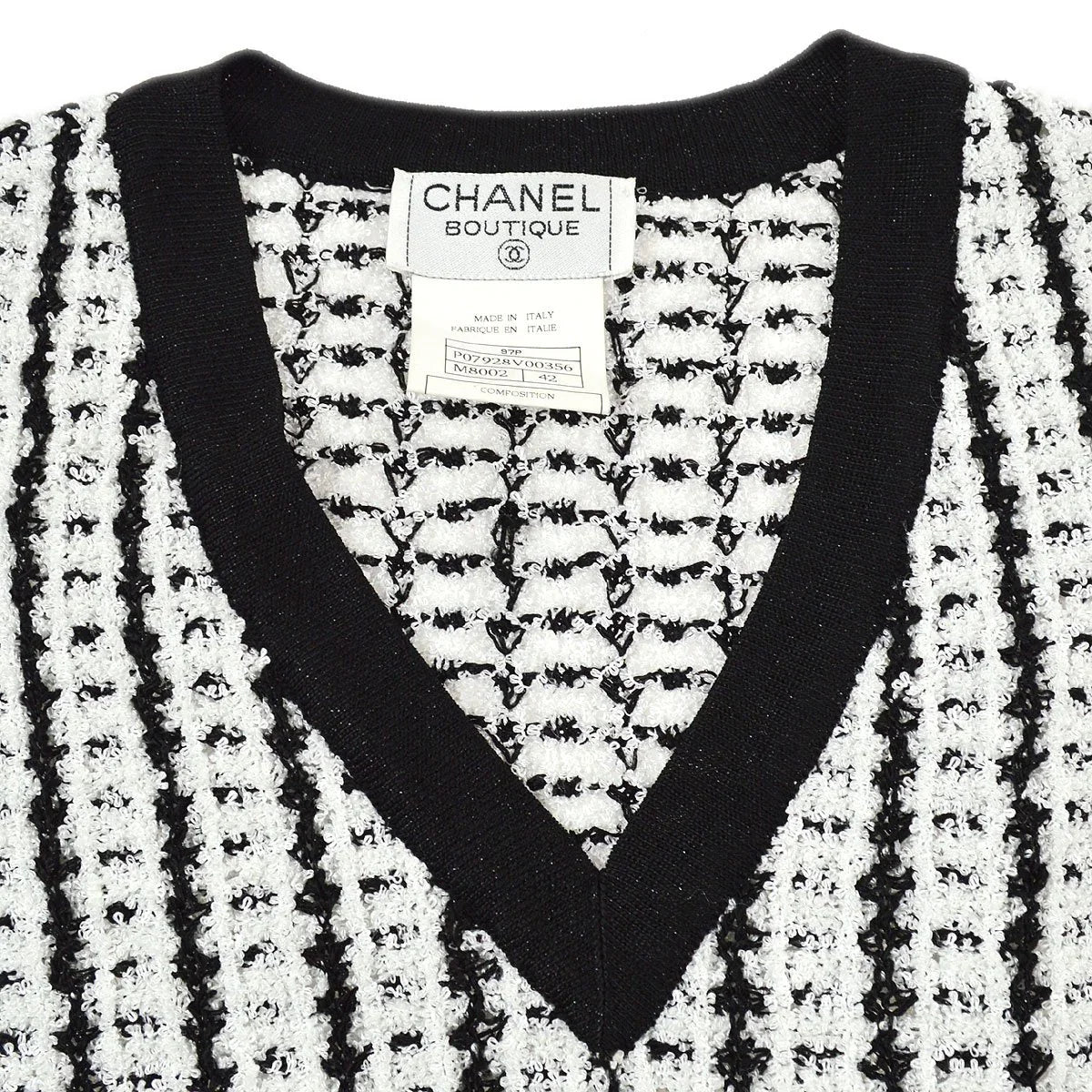 CHANEL 1997 Interlocking V-neck vest #42