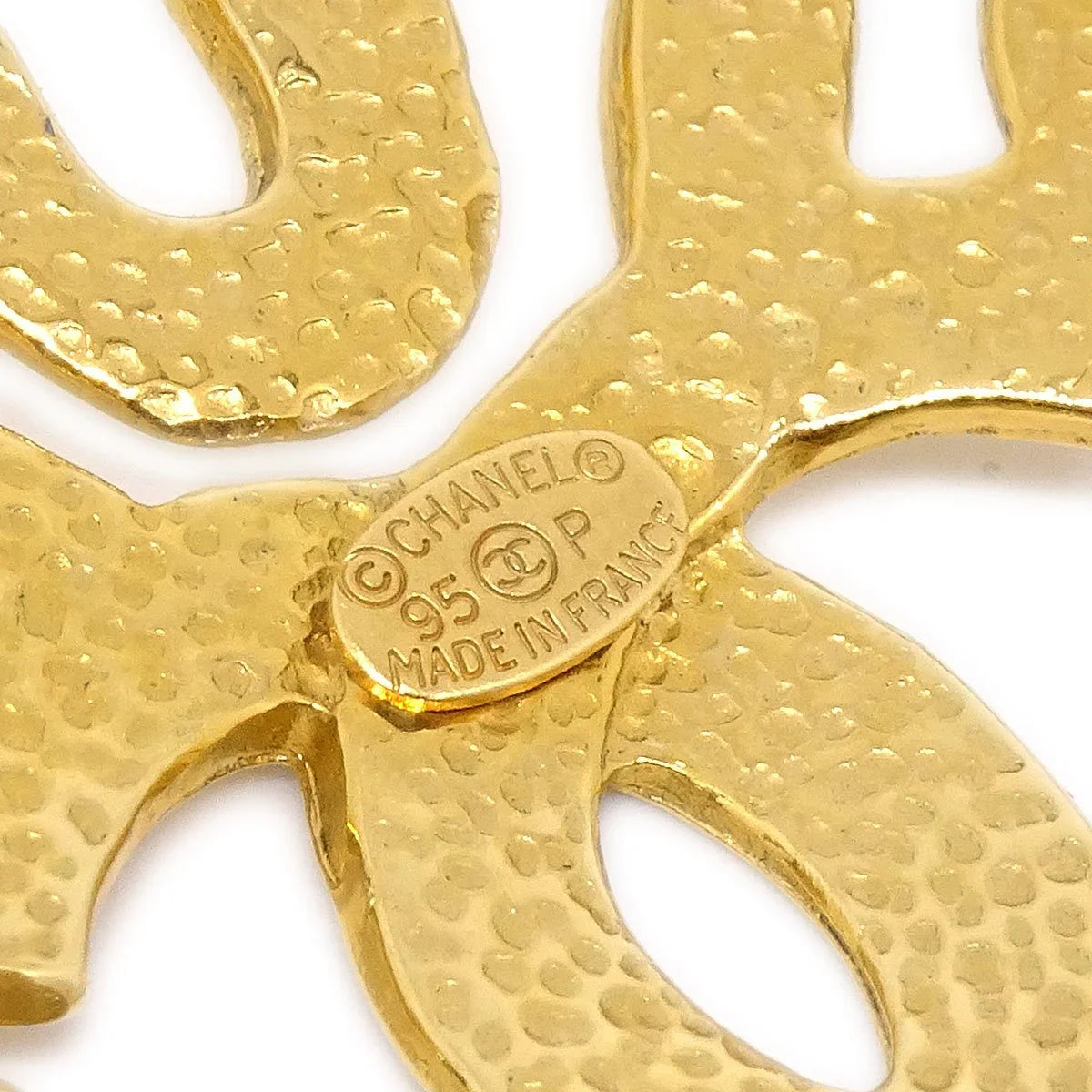 Chanel 1995 Squiggle Border Brooch Gold