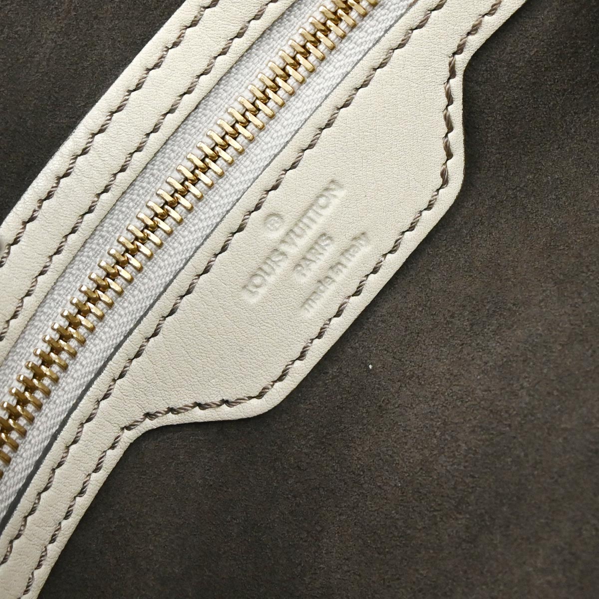 Louis Vuitton Gray Mahina L Hobo Handbag M95977