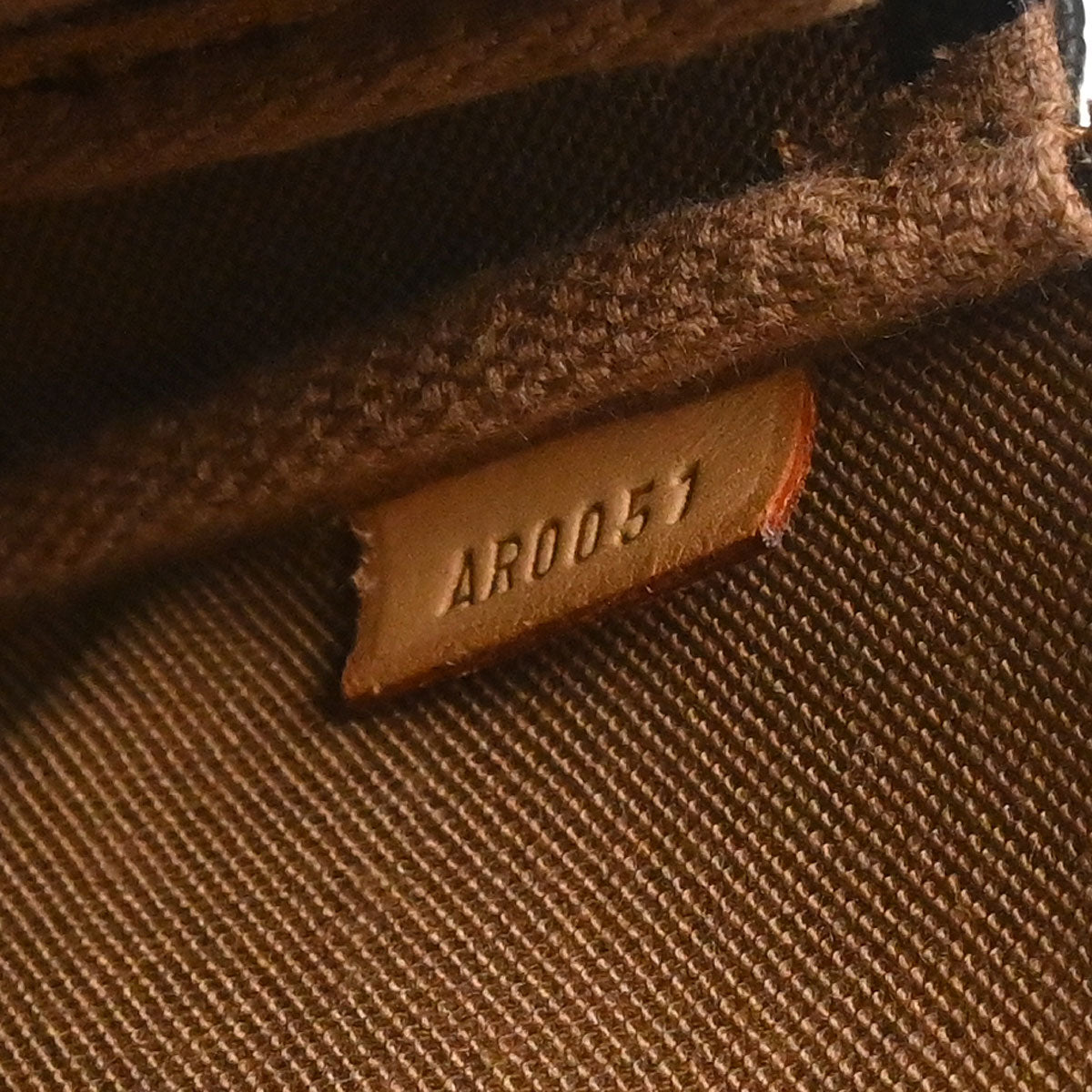 Louis Vuitton 2001 Beige Graffiti Pochette Accessoires Handbag M92193