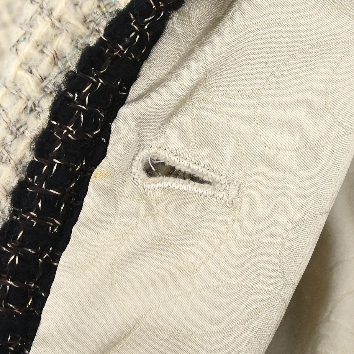 Chanel 2003 Single Breasted Collarless Jacket Beige #40
