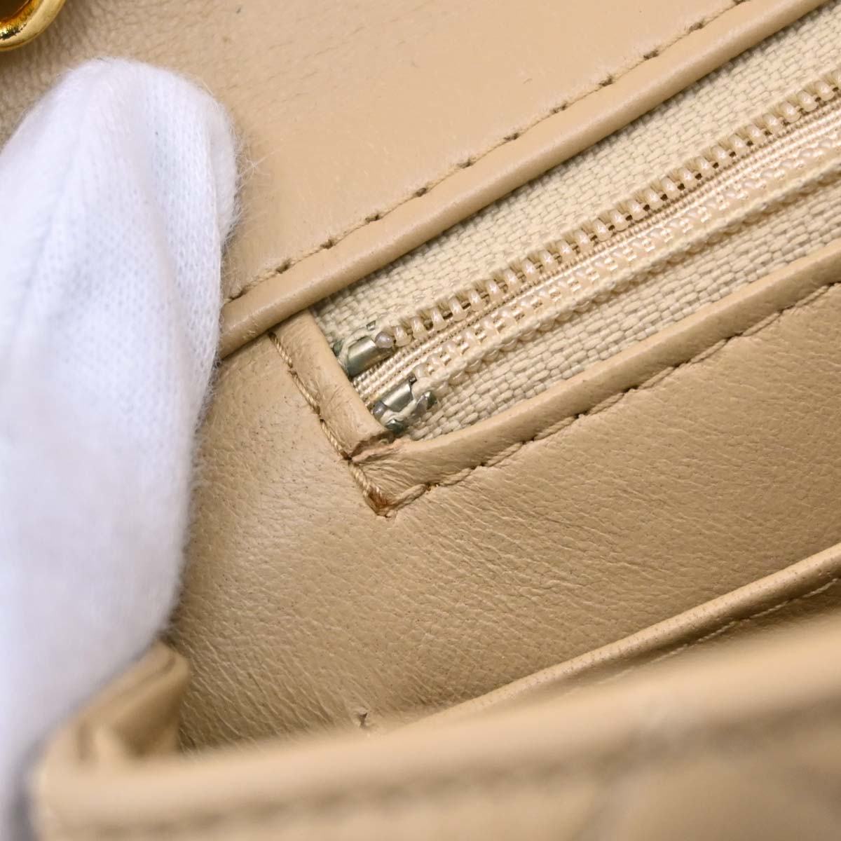 Chanel 1989-1991 Beige Lambskin Turnlock Small Full Flap Shoulder Bag