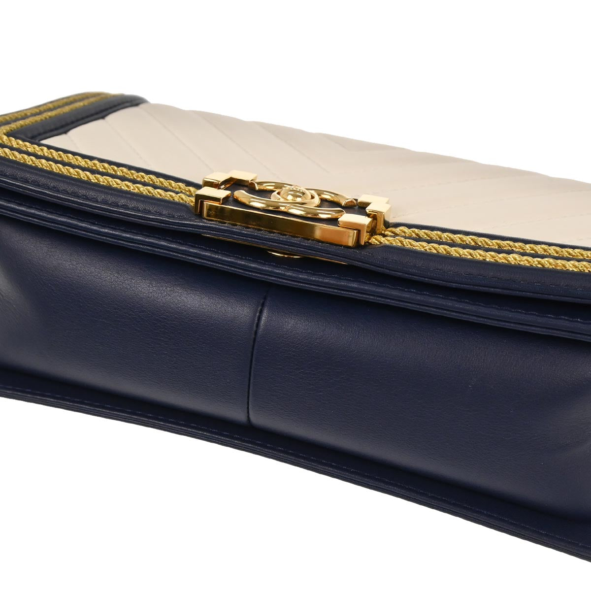 Boy Chanel 2018-2019 White Lambskin Chevron Medium Shoulder Bag