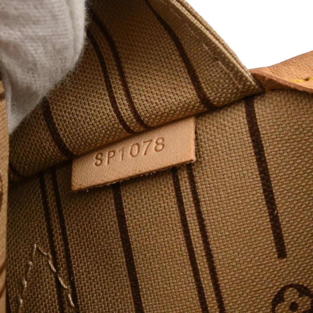 Louis Vuitton Monogram Neverfull GM Tote Bag M40157