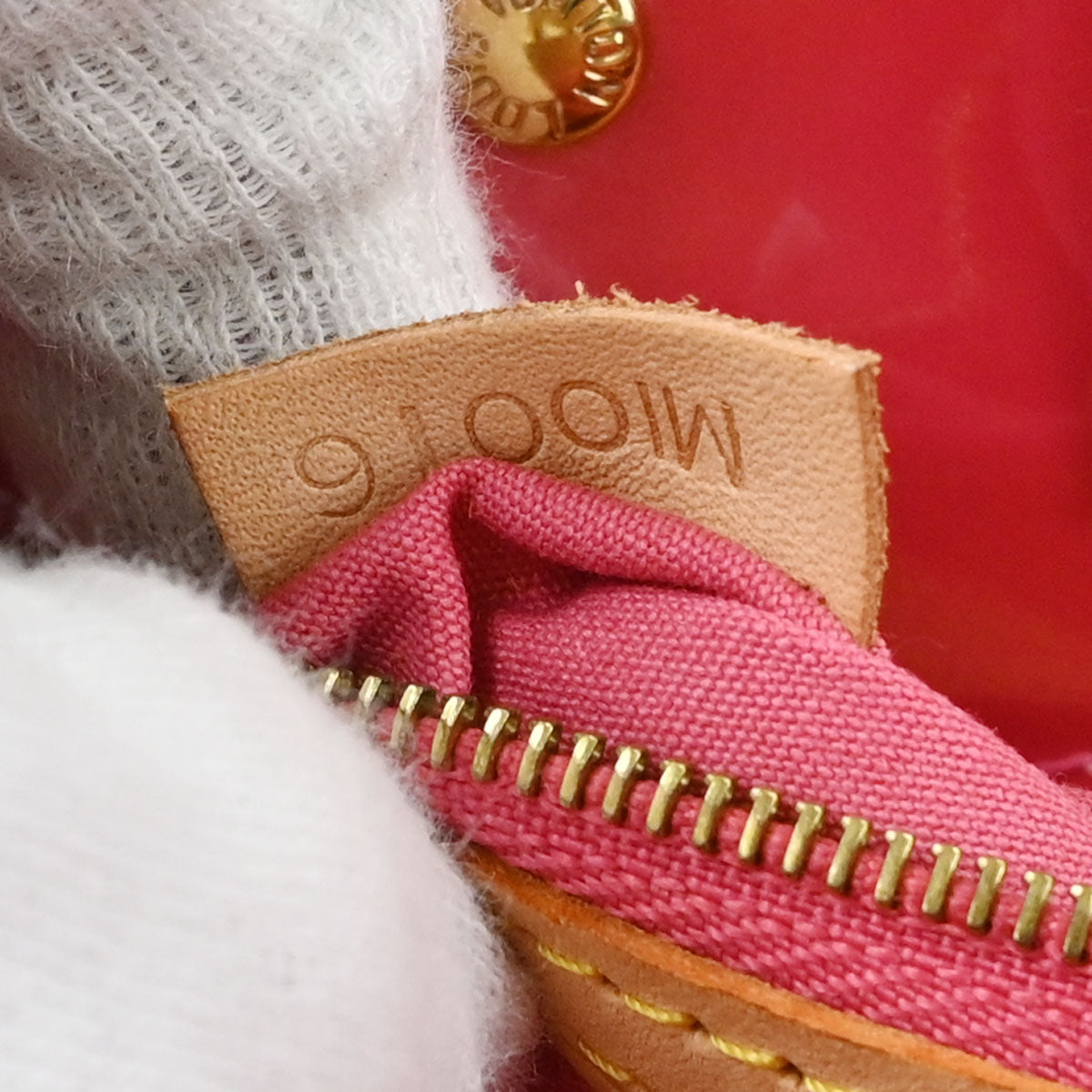 Louis Vuitton Pink Vernis Reade PM Handbag M9132F