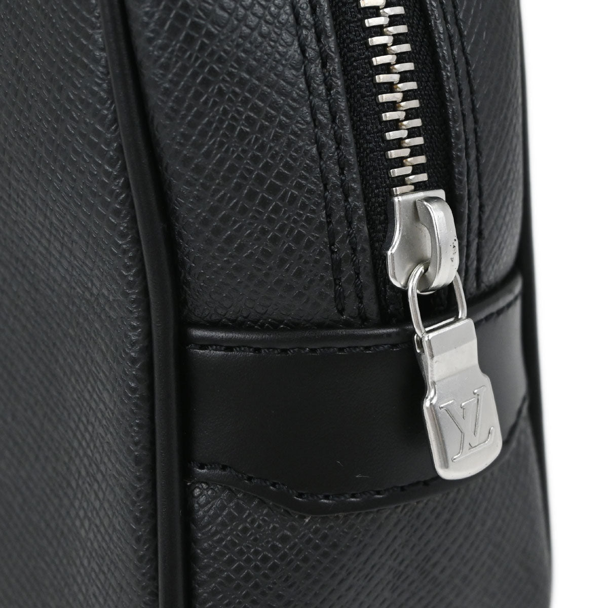 Louis Vuitton Black Taiga Calga Clutch Bag M30812