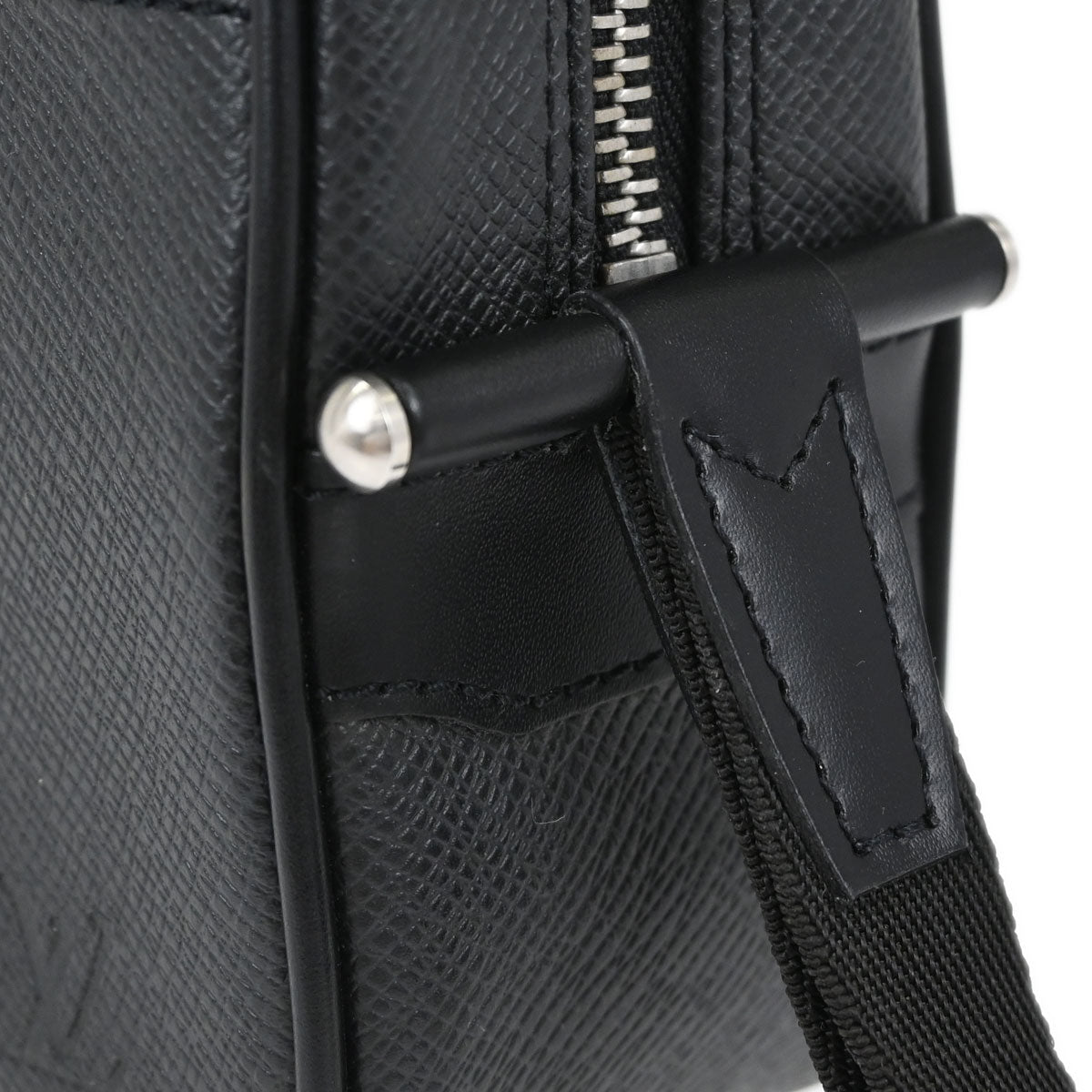 Louis Vuitton Black Taiga Calga Clutch Bag M30812