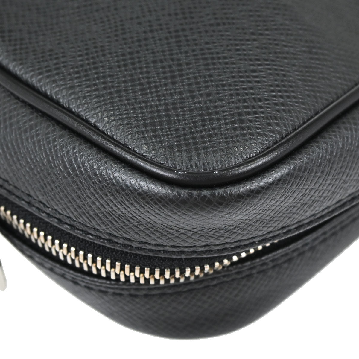 Louis Vuitton Black Taiga Calga Clutch Bag M30812