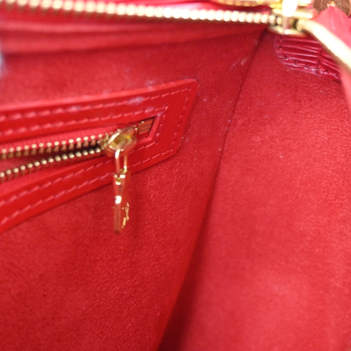 Louis Vuitton Red Epi Looping MM Handbag