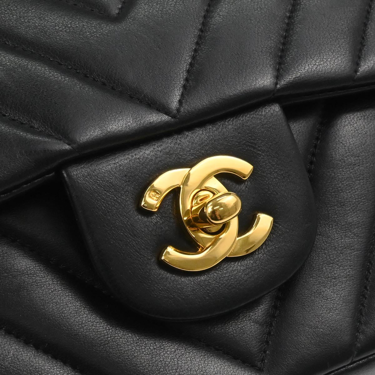 Chanel 1991-1994 Black Lambskin Chevron Medium Classic Double Flap Shoulder Bag