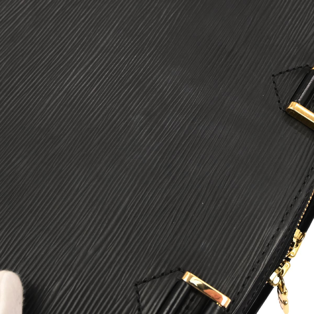 Louis Vuitton 2003 Black Epi Pont Neuf Handbag M52052