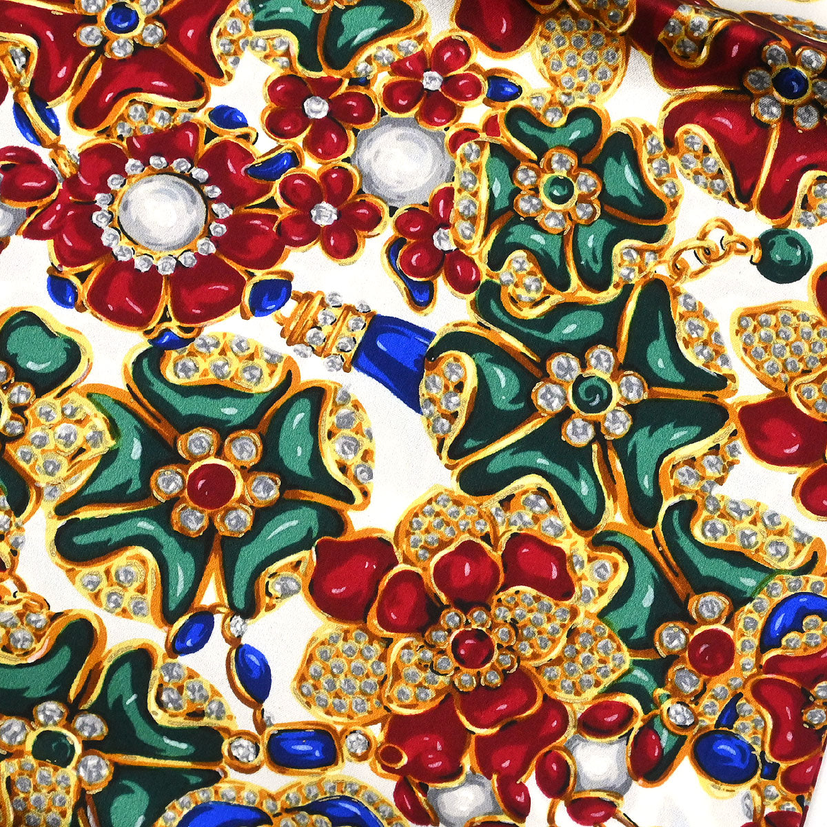 Chanel White Scarf Small Good