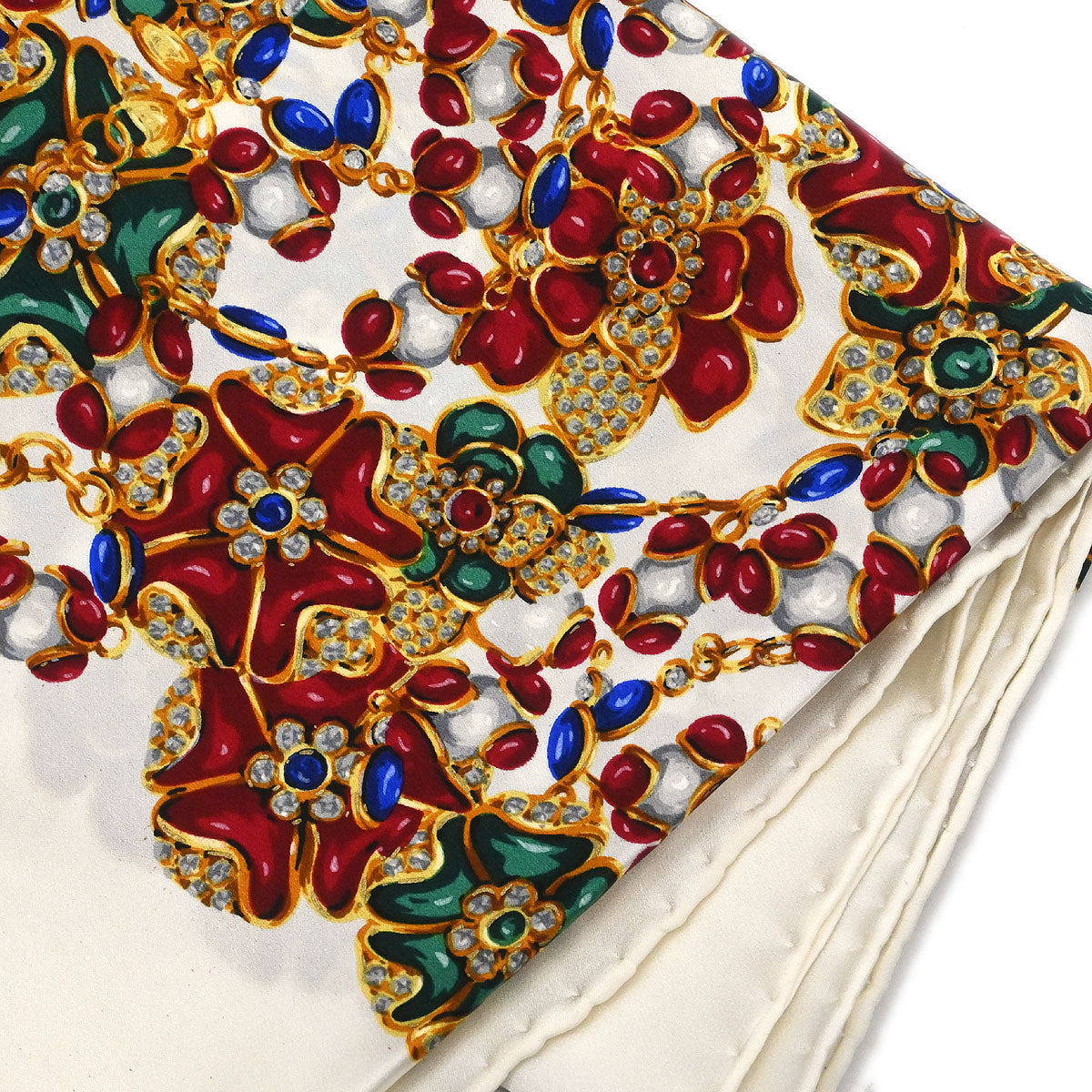 Chanel White Scarf Small Good