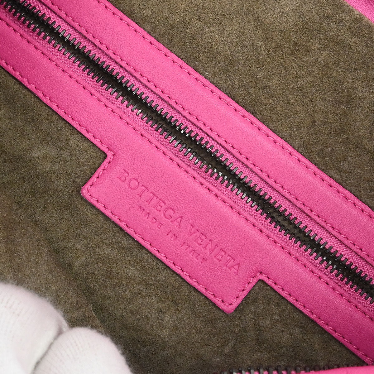 Bottega Veneta Pink Lambskin Intrecciato Hobo Handbag