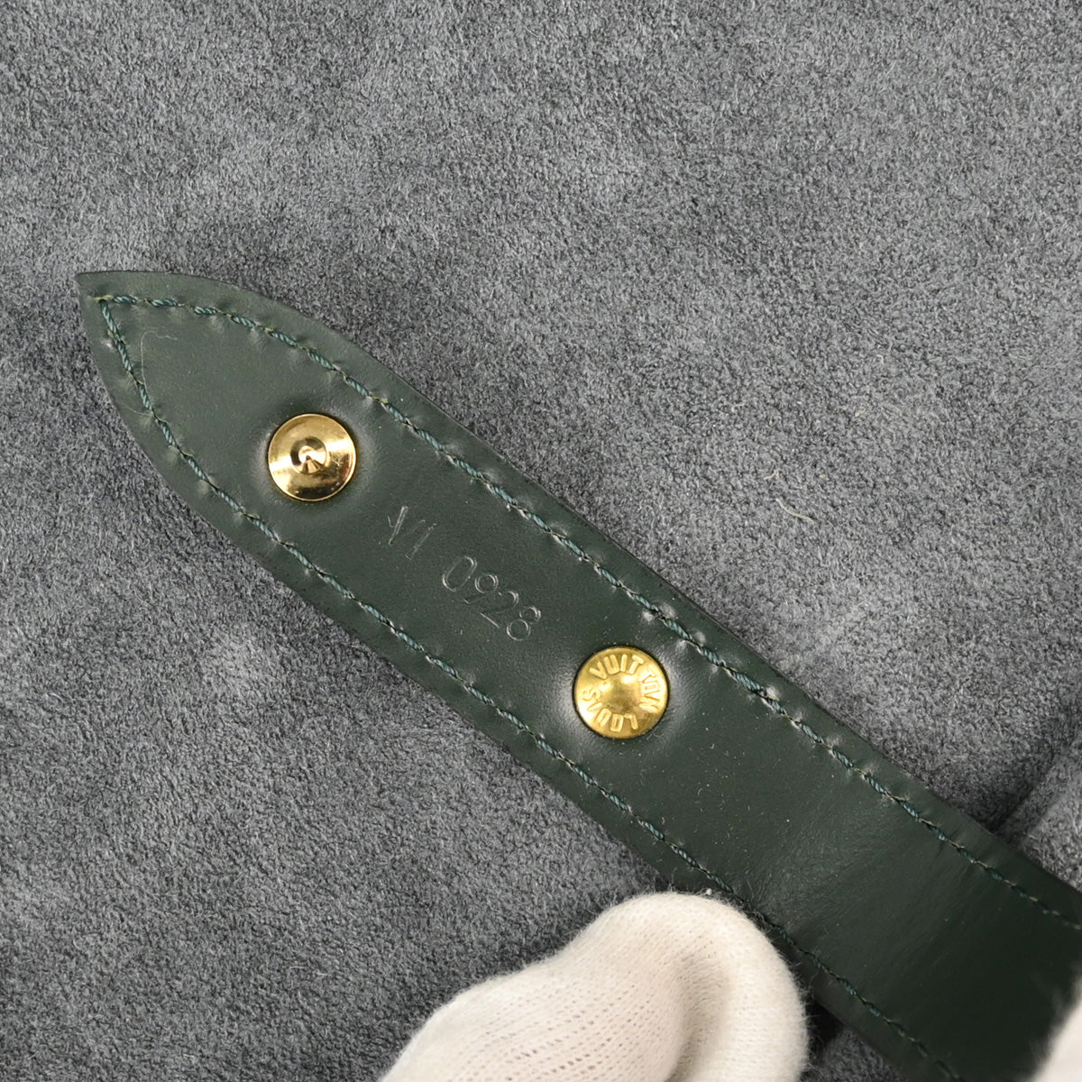 Louis Vuitton Green Taiga Helanga 1 Poche Travel Handbag M30104