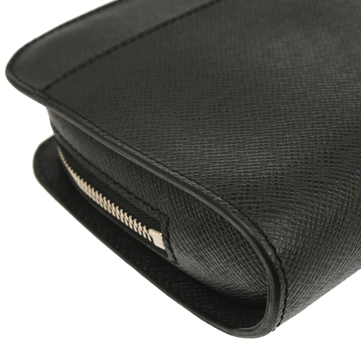 Louis Vuitton Black Taiga Baikal Clutch Handbag M30182