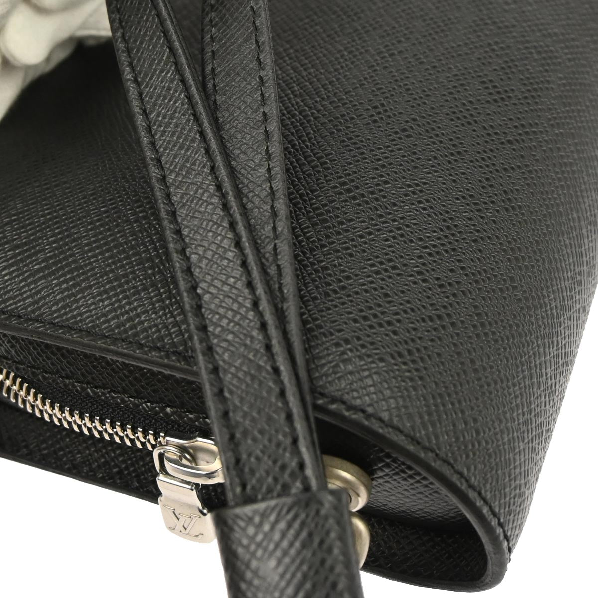 Louis Vuitton Black Taiga Baikal Clutch Handbag M30182
