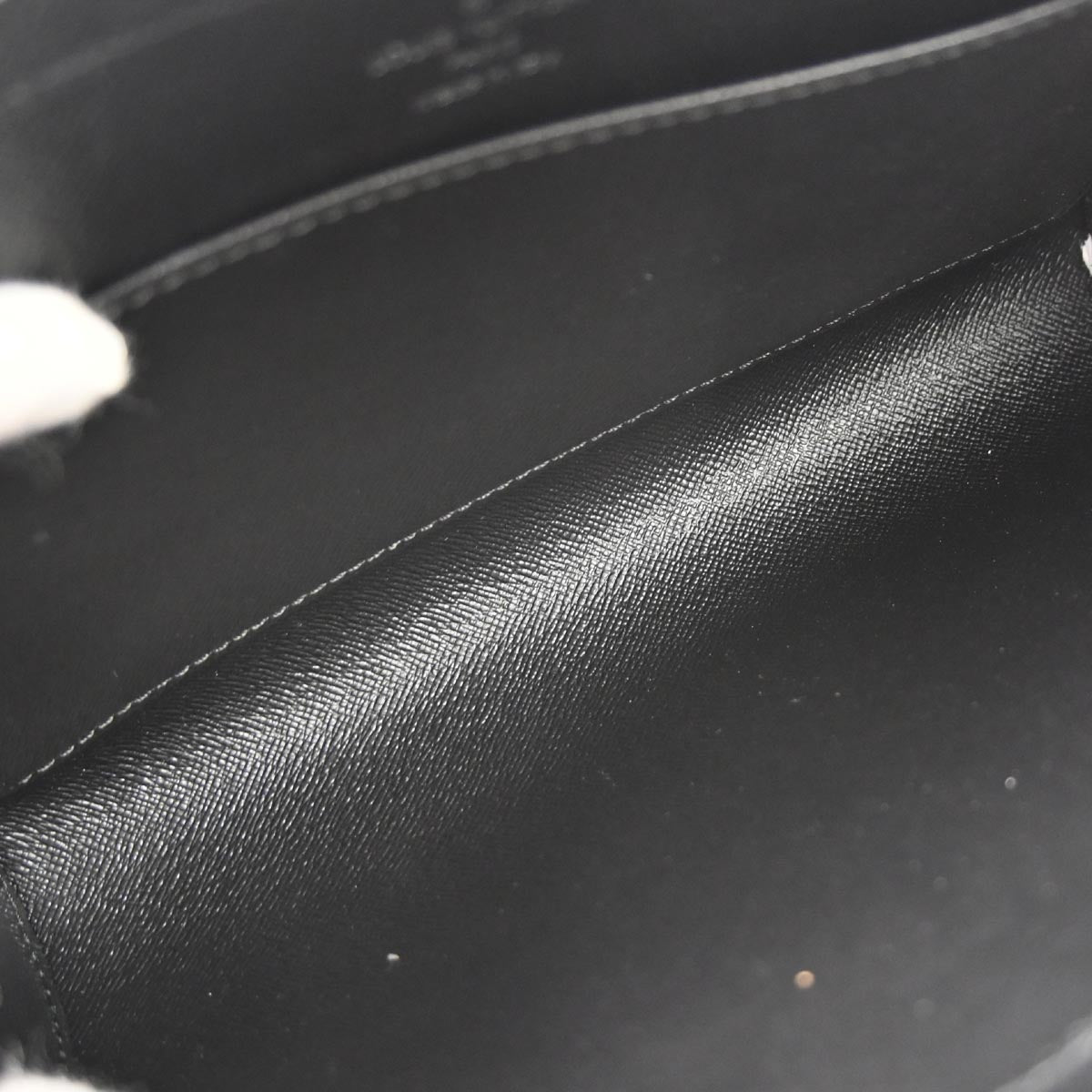 Louis Vuitton Black Taiga Baikal Clutch Handbag M30182