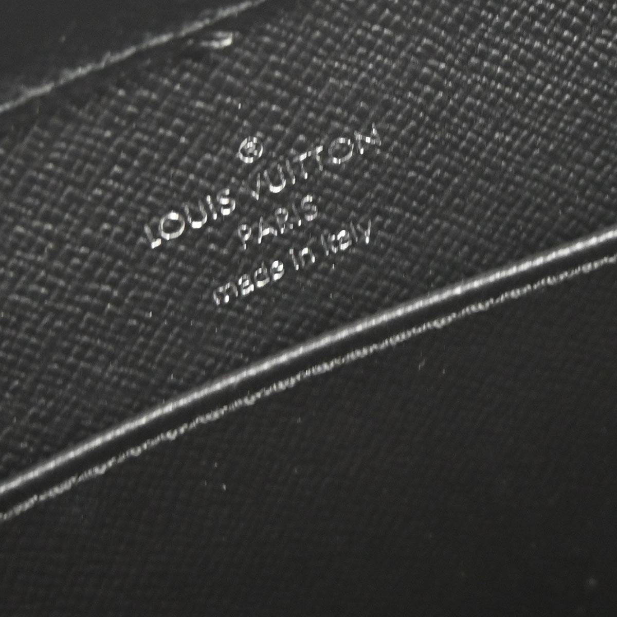 Louis Vuitton Black Taiga Baikal Clutch Handbag M30182