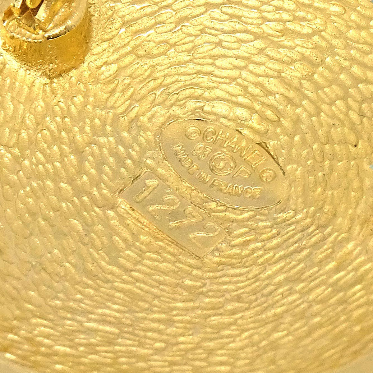 Chanel Medallion Brooch Pin Gold 93P/1272